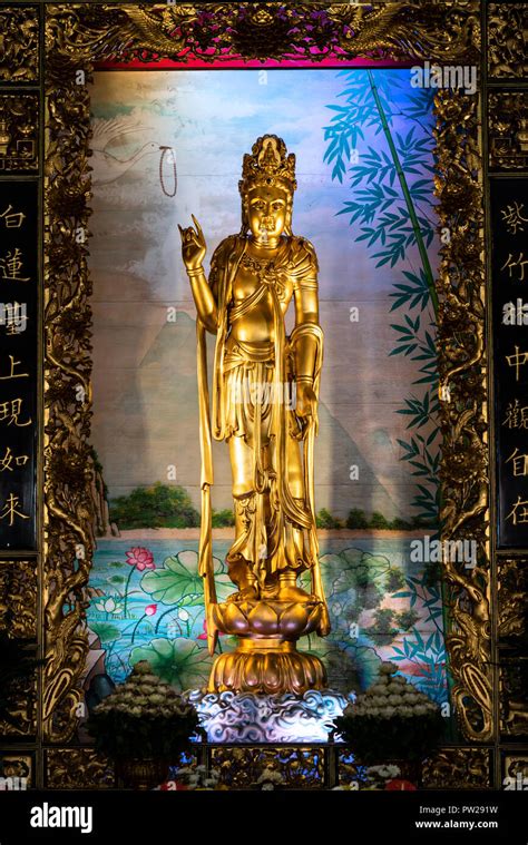 guan yin goddess statue